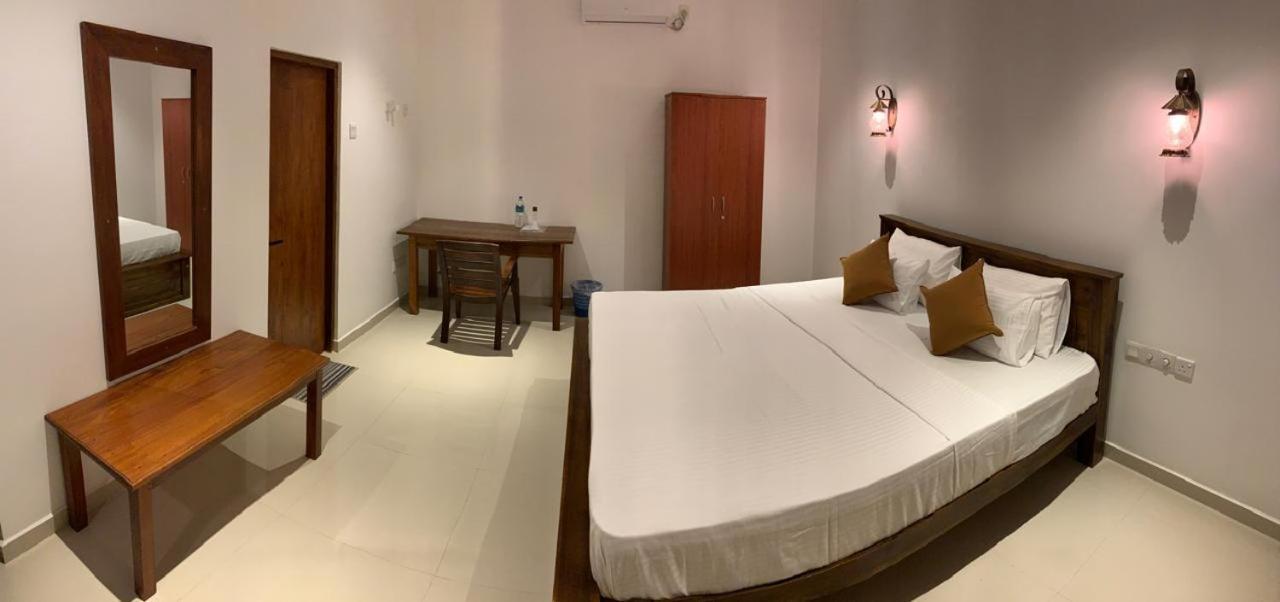 New Holiday Reach Unawatuna Exterior photo