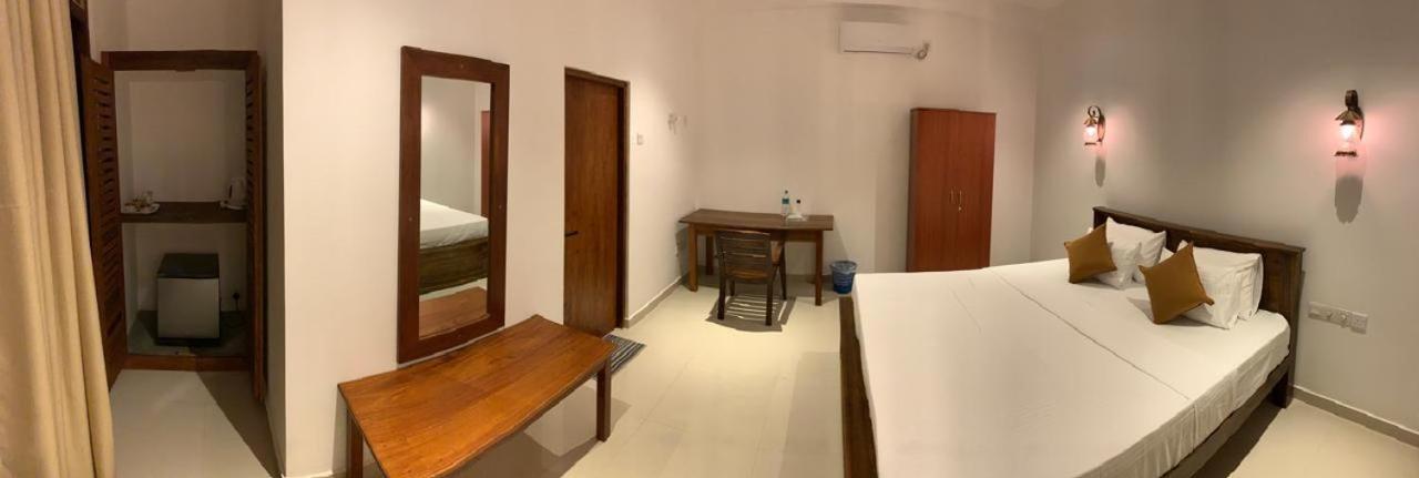 New Holiday Reach Unawatuna Exterior photo